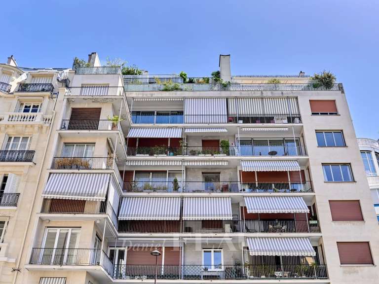 Appartement Paris 16e - 3 chambres - 152m²