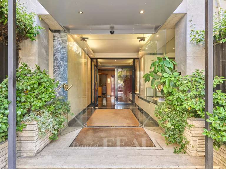 Appartement Paris 16e - 3 chambres - 152m²
