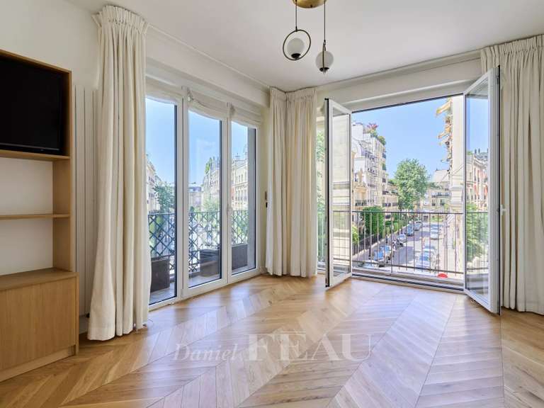 Appartement Paris 16e - 3 chambres - 152m²