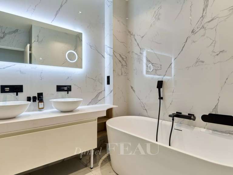 Appartement Paris 16e - 3 chambres - 152m²