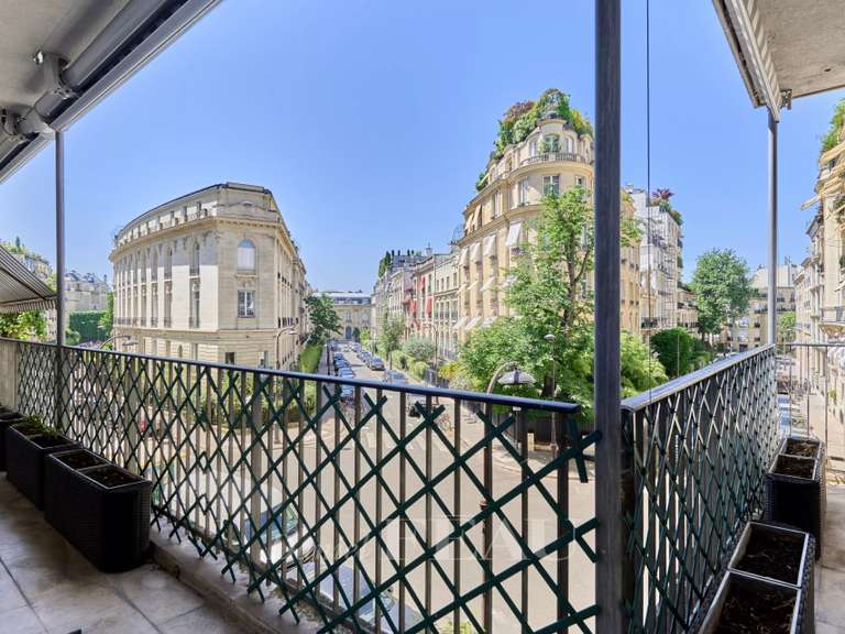 Appartement Paris 16e - 3 chambres - 152m²