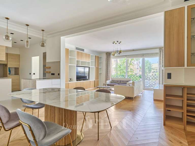 Appartement Paris 16e - 3 chambres - 152m²