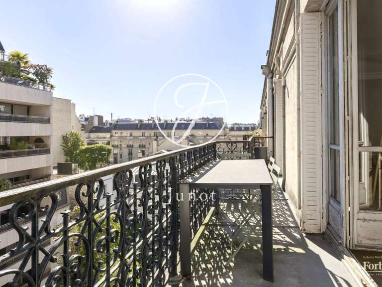 Appartement Paris 16e - 4 chambres - 157m²