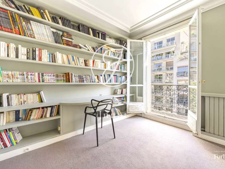 Appartement Paris 16e - 4 chambres - 157m²