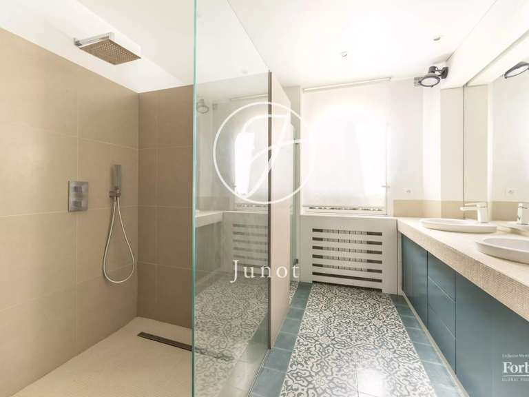 Appartement Paris 16e - 4 chambres - 157m²