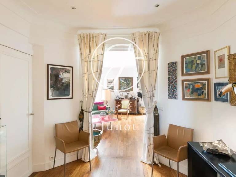 Appartement Paris 16e - 3 chambres - 110m²