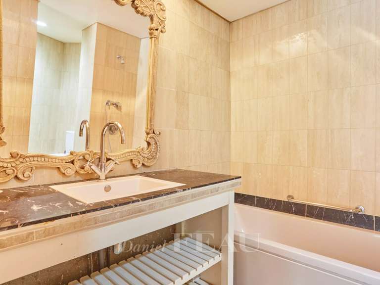 Appartement Paris 16e - 2 chambres - 129m²