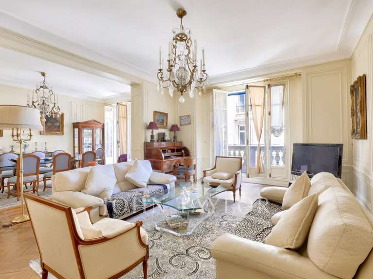 Appartement Paris 16e - 2 chambres - 140m²