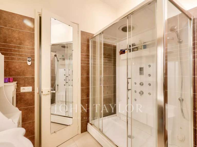 Appartement Paris 16e - 2 chambres - 140m²