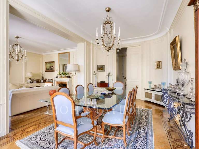 Appartement Paris 16e - 2 chambres - 140m²