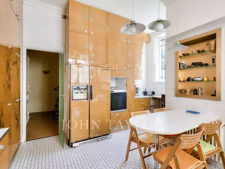 Appartement Paris 16e - 2 chambres - 140m²