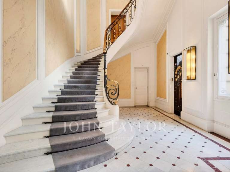 Appartement Paris 16e - 5 chambres - 355m²