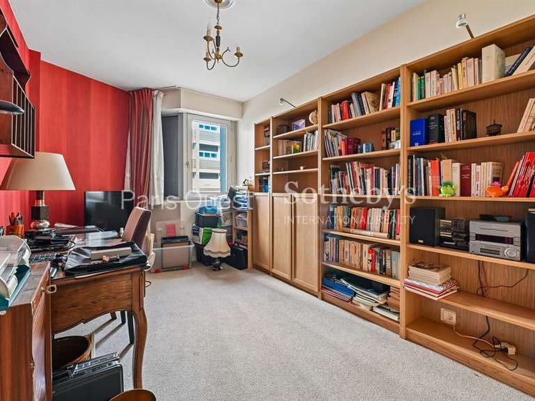 Appartement Paris 16e - 4 chambres - 146m²