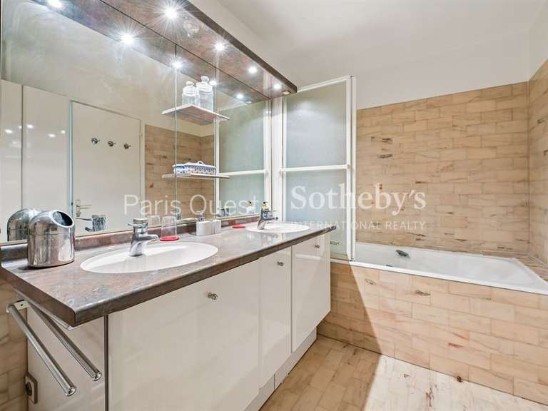 Appartement Paris 16e - 4 chambres - 146m²
