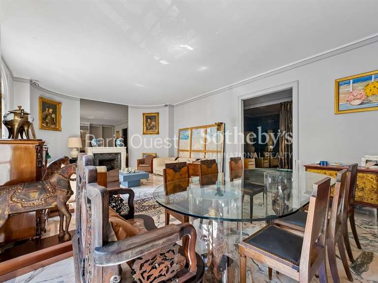 Appartement Paris 16e - 2 chambres - 142m²