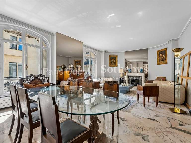 Appartement Paris 16e - 2 chambres - 142m²