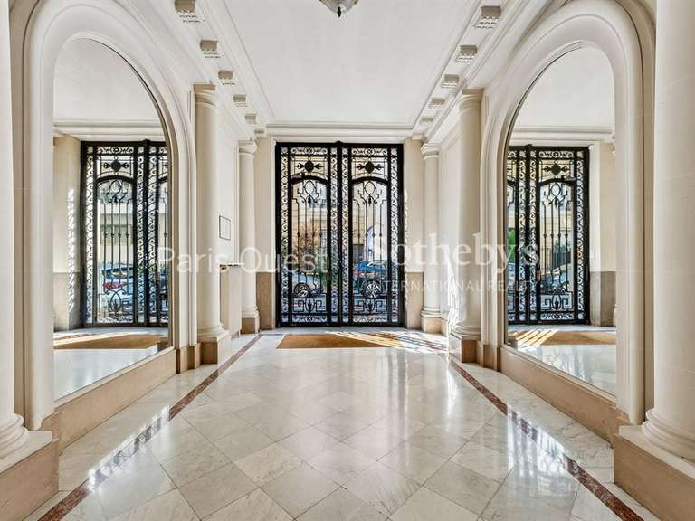 Appartement Paris 16e - 2 chambres - 142m²