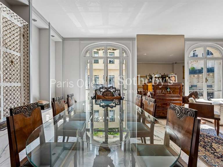 Appartement Paris 16e - 2 chambres - 142m²
