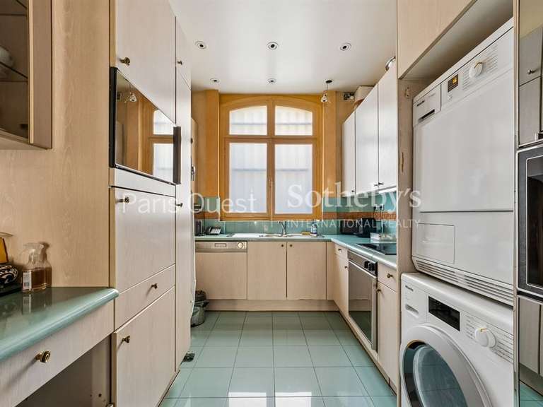 Appartement Paris 16e - 2 chambres - 142m²