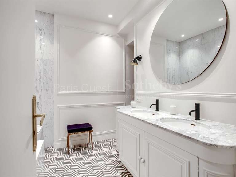 Appartement Paris 16e - 4 chambres - 215m²