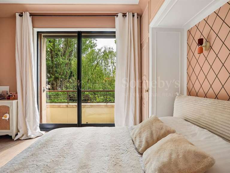 Appartement Paris 16e - 4 chambres - 215m²