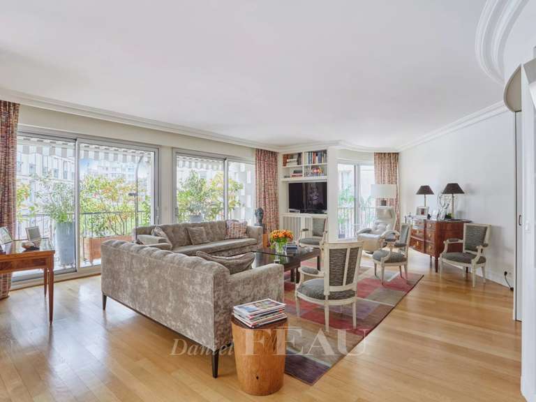 Appartement Paris 16e - 4 chambres - 191m²
