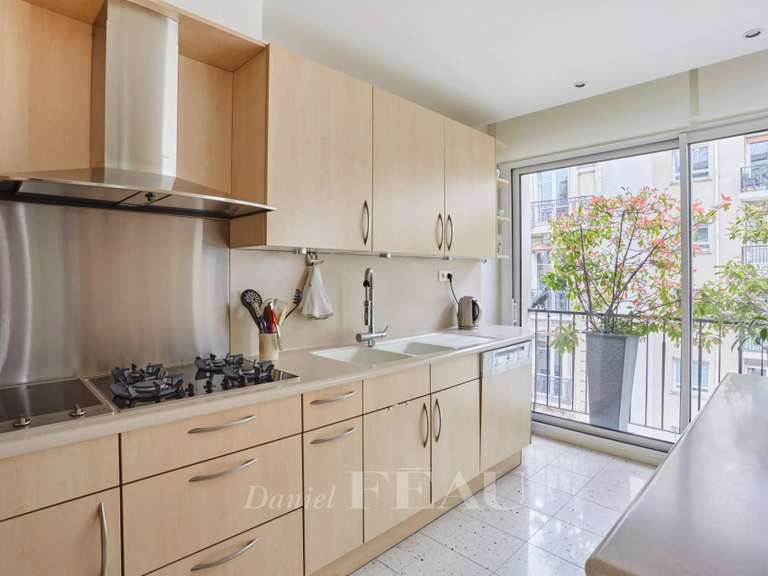 Appartement Paris 16e - 4 chambres - 191m²