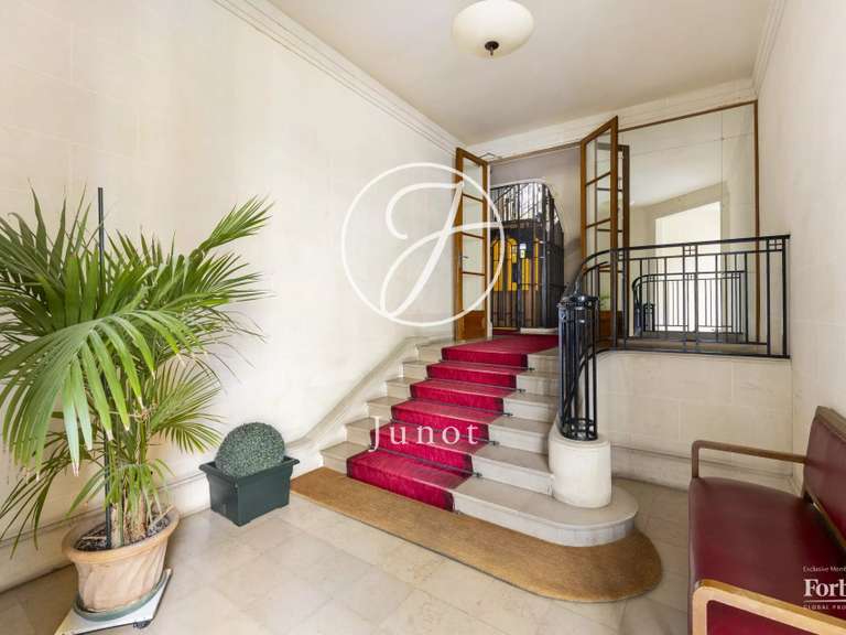 Appartement Paris 16e - 4 chambres - 150m²