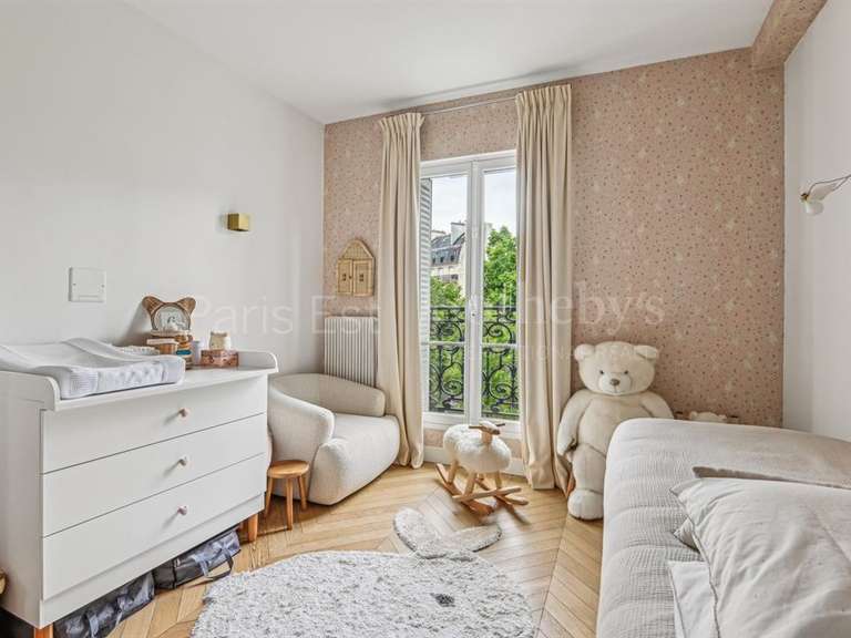 Appartement Paris 16e - 3 chambres - 130m²