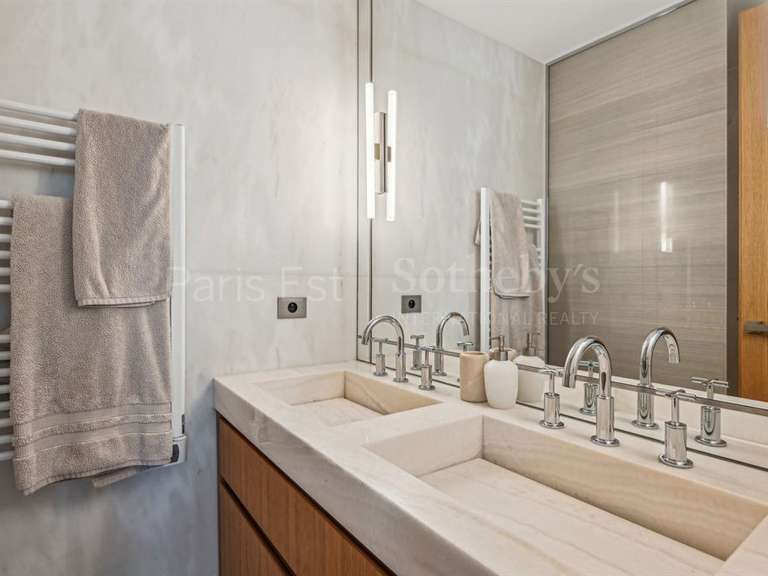 Appartement Paris 16e - 3 chambres - 130m²