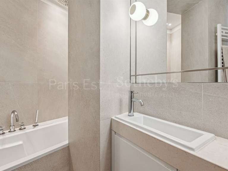 Appartement Paris 16e - 3 chambres - 130m²