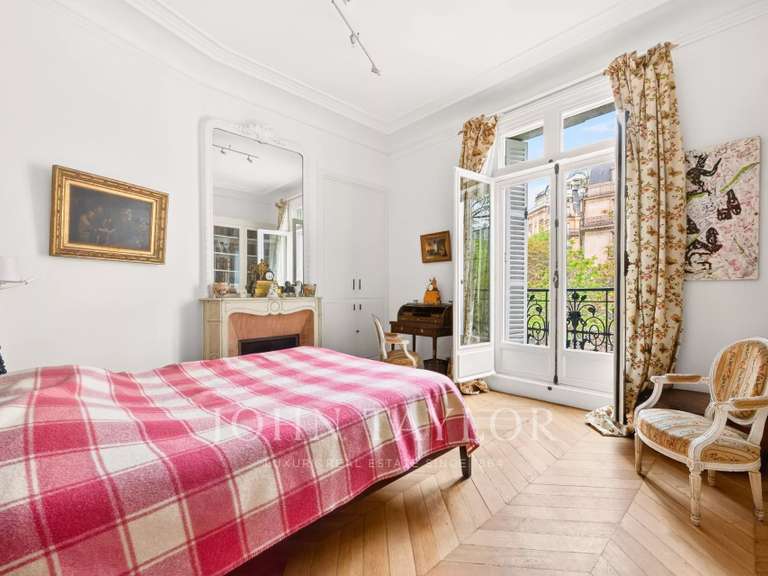 Appartement Paris 16e - 4 chambres - 228m²