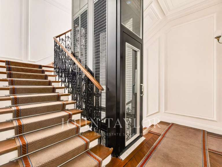 Appartement Paris 16e - 4 chambres - 228m²