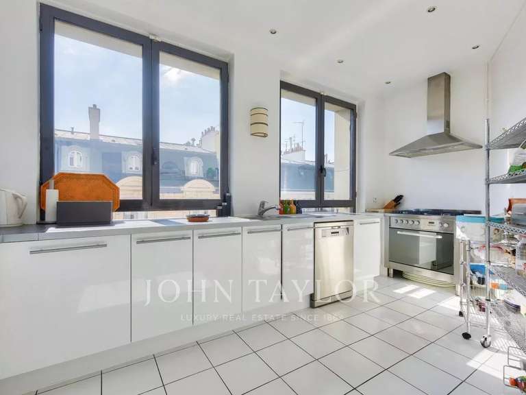 Appartement Paris 16e - 4 chambres - 240m²