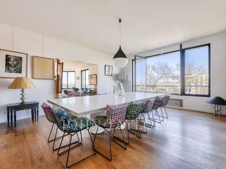 Appartement Paris 16e - 4 chambres - 240m²