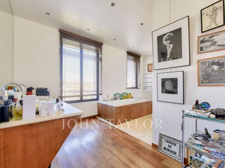 Appartement Paris 16e - 4 chambres - 240m²