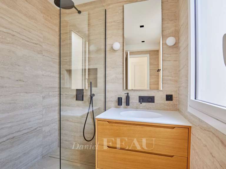 Appartement Paris 16e - 3 chambres - 127m²
