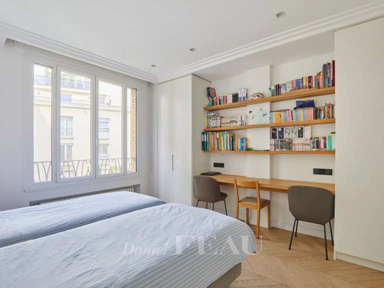 Appartement Paris 16e - 3 chambres - 127m²