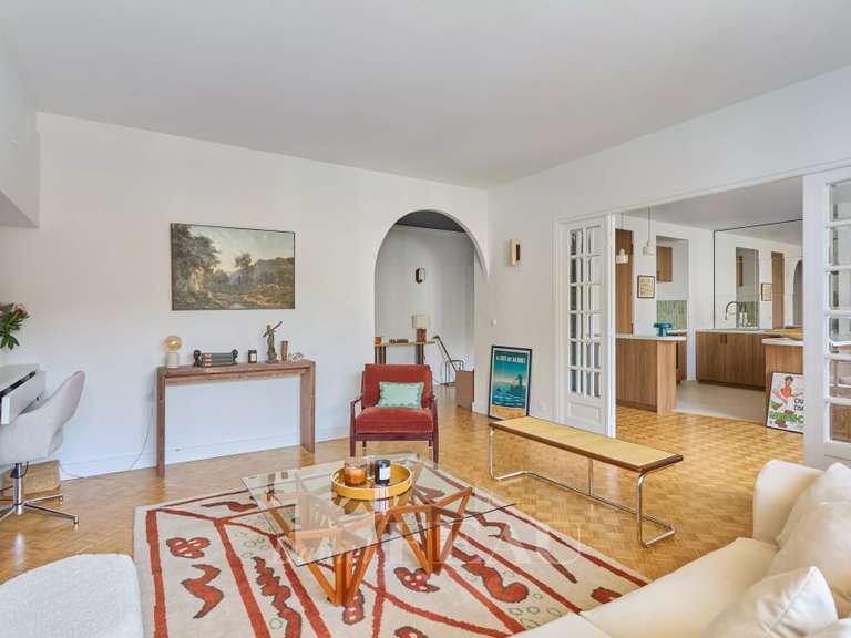 Appartement Paris 16e - 4 chambres - 129m²