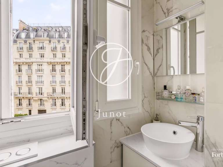 Appartement Paris 16e - 2 chambres - 85m²