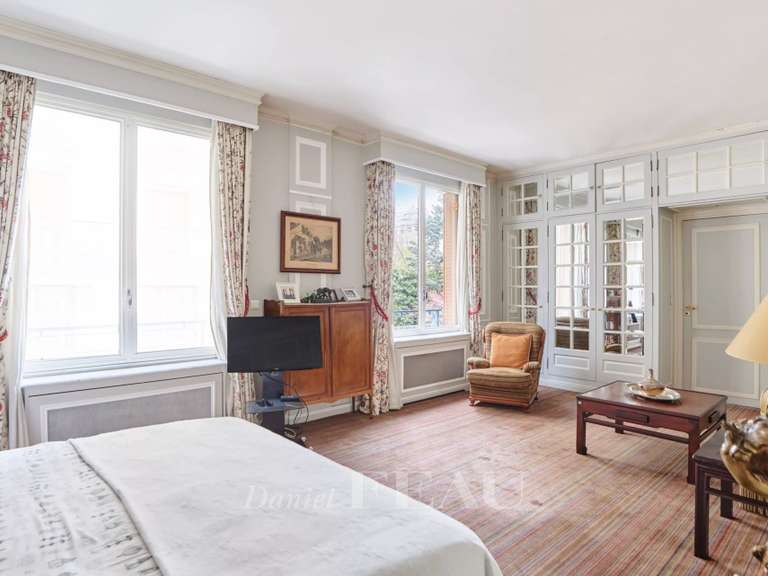 Apartment Paris 16e - 2 bedrooms - 154m²