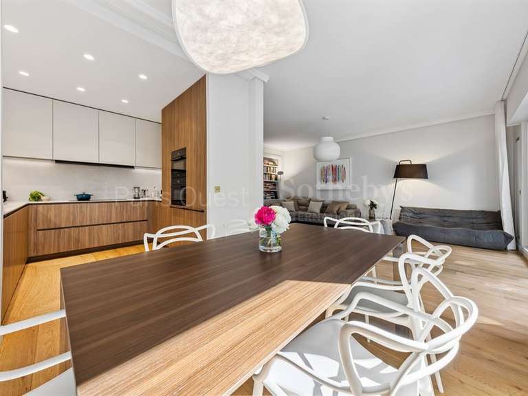 Appartement Paris 16e - 5 chambres - 172m²