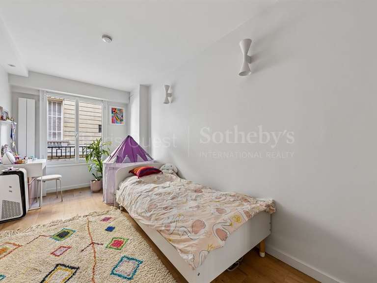 Appartement Paris 16e - 5 chambres - 172m²