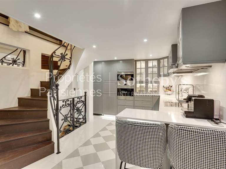 Appartement Paris 16e - 4 chambres - 140m²