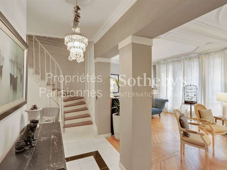 Appartement Paris 16e - 4 chambres - 140m²
