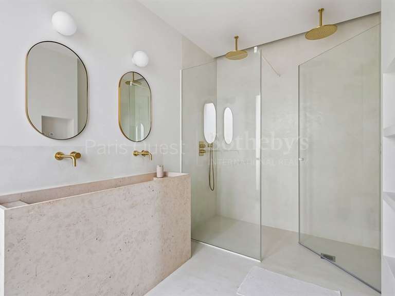 Appartement Paris 16e - 3 chambres - 137m²