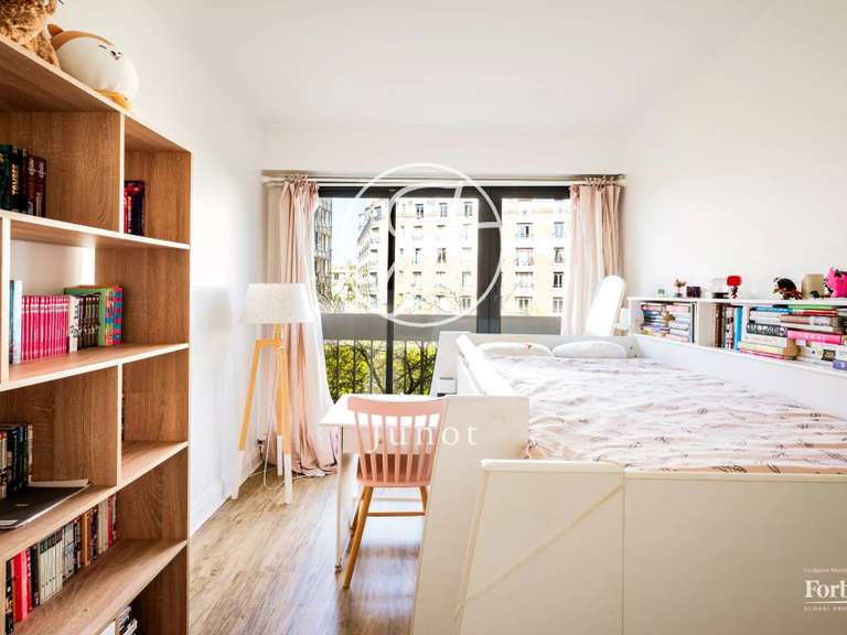 Appartement Paris 16e - 3 chambres - 121m²