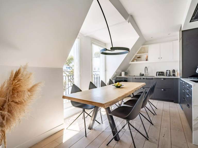 Appartement Paris 16e - 3 chambres - 169m²