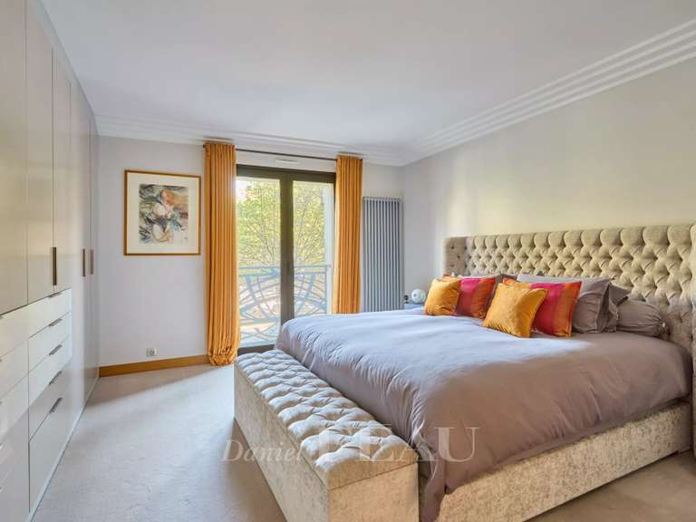 Appartement Paris 16e - 2 chambres - 155m²