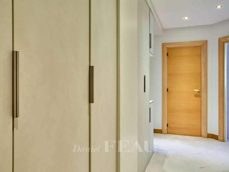 Appartement Paris 16e - 2 chambres - 155m²